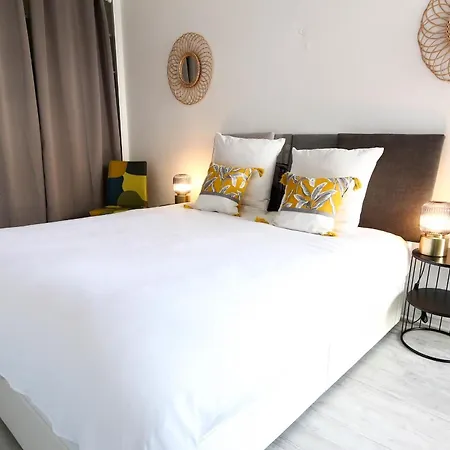 Beautiful Flat With Sea View Terrace Pool Parking Portative Ac- Benakey Apartment