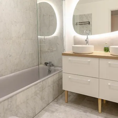 Beautiful Flat With Sea View Terrace Pool Parking Portative Ac- Benakey Daire Antibes