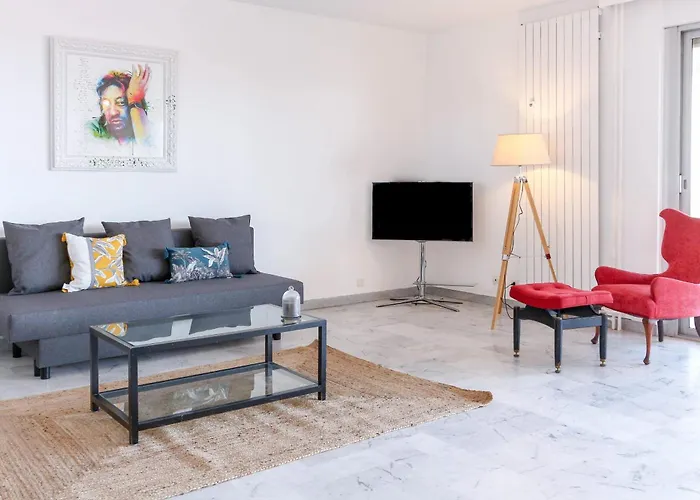 Beautiful Flat With Sea View Terrace Pool Parking Portative Ac- Benakey 公寓