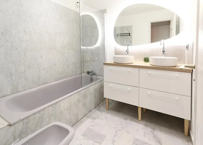 Beautiful Flat With Sea View Terrace Pool Parking Portative Ac- Benakey * 昂蒂布